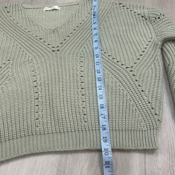 Moon And Madison Light Seafoam Green Cropped V Neck Sweater Medium - Picture 4 of 6